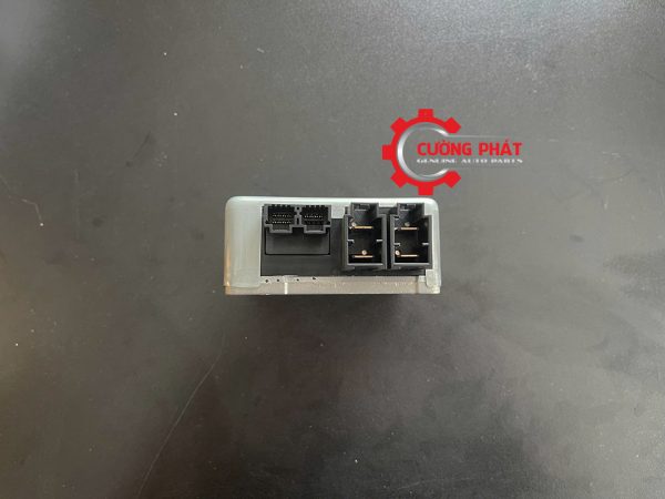 Góc chụp cận cảnh chân giắc hộp điều khiển cọc lái Attrage, Mirage