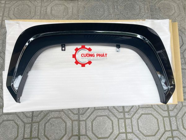 Hình ảnh ốp cua tai xe Triton 2025 chính hãng