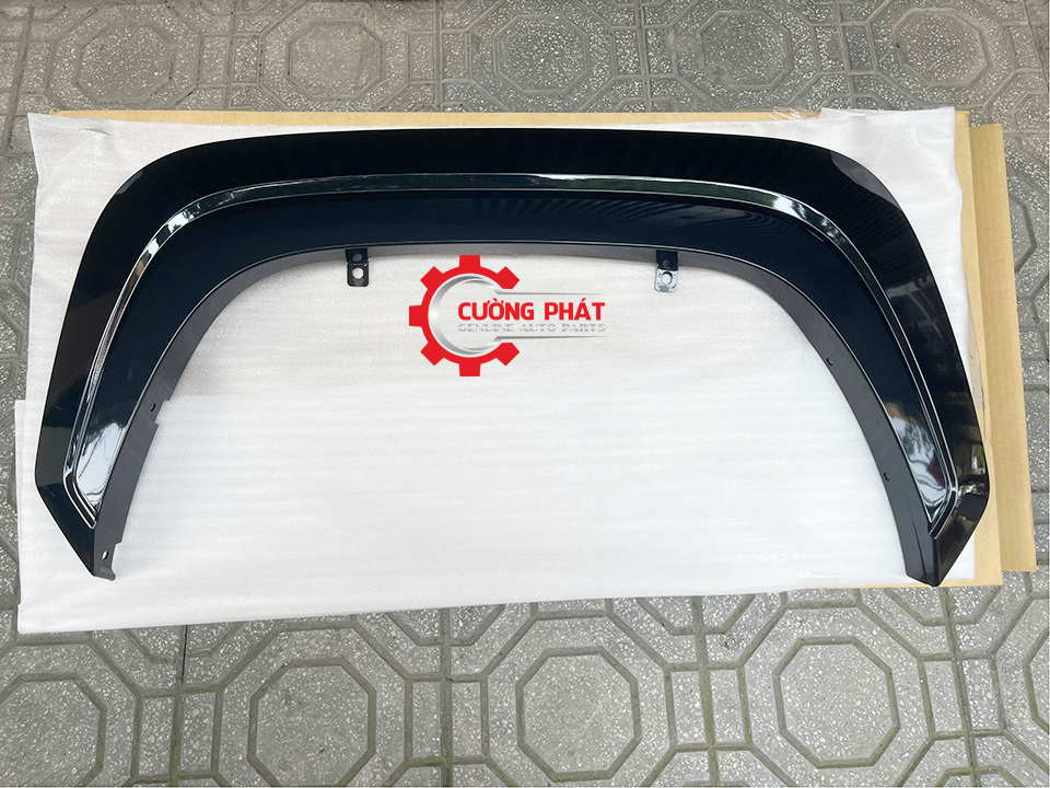 Hình ảnh ốp cua tai xe Triton 2025 chính hãng