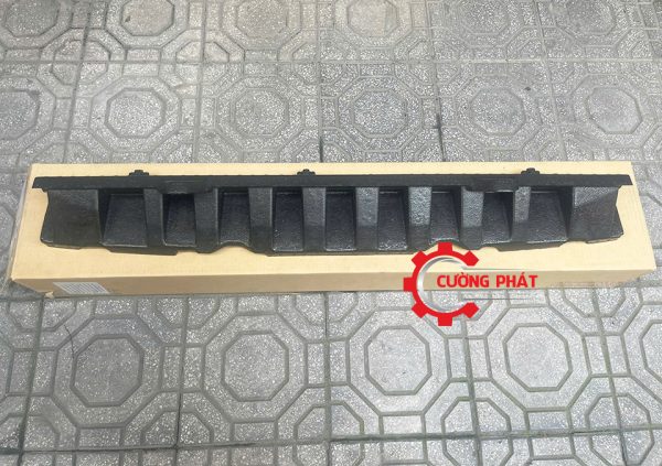 Hình ảnh ốp dưới cản trước Triton 2025 chính hãng