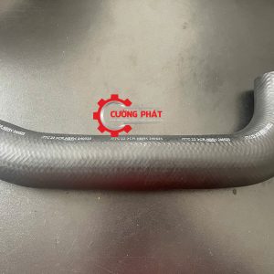 Góc chụp cận cảnh ống cao su dưới từ két làm mát turbo vào họng ga Triton 2009-2018
